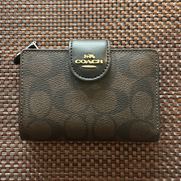 Coach medium Corner Zip Wallet - Picture 6 of 12